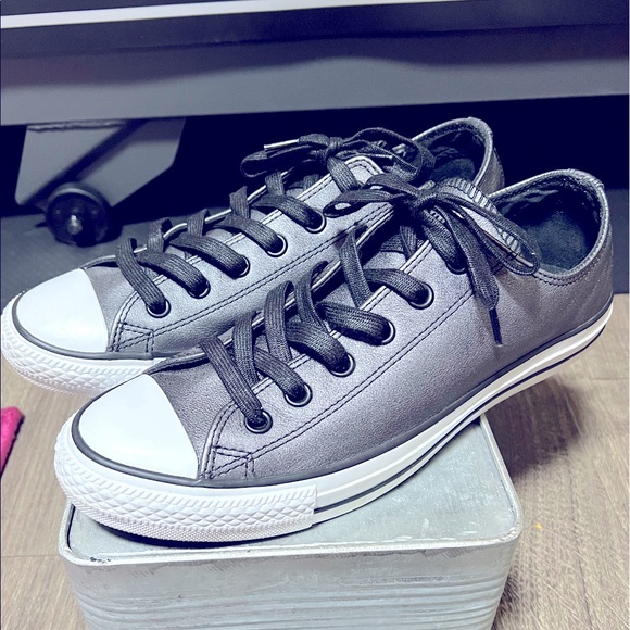 Converse (grey/metallic) SIZE 10 - Picture 2 of 4